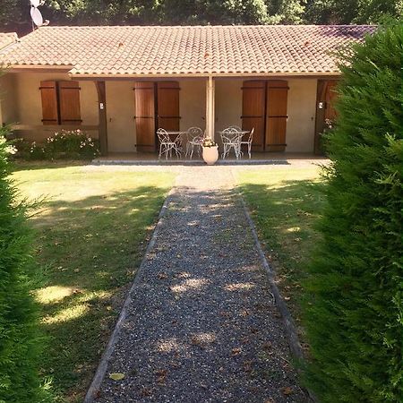 Bungalows Les Thuyas Эжени-ле-Бен Экстерьер фото